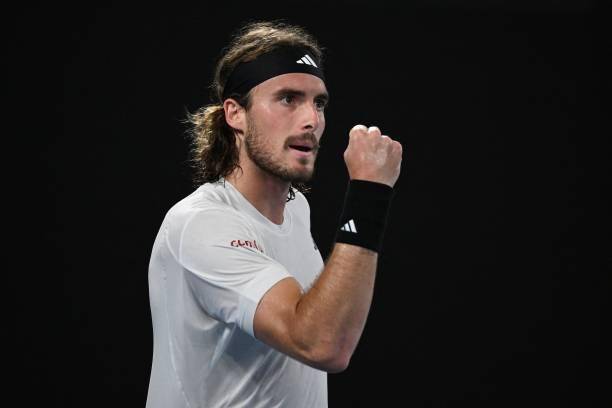 高级陪跑员西西帕斯,三次倒在澳网半决赛,这次有机会战胜德约_诺夫_四分之一决赛_男单