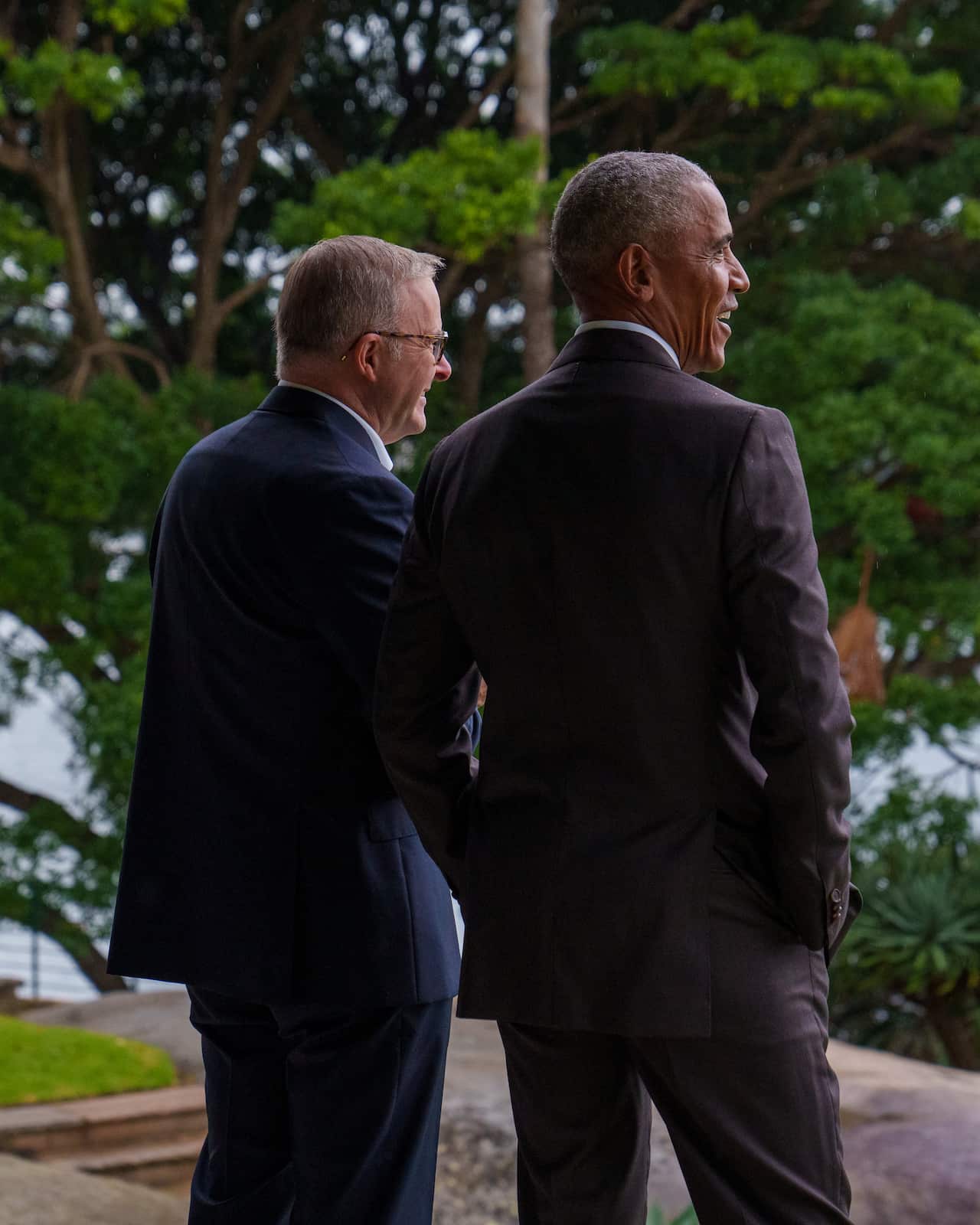 总理安东尼艾博年和巴拉克奥巴马在后面。