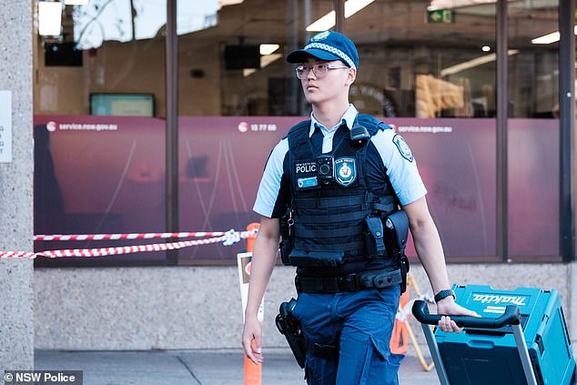 预计警方将在周五下午提供有关这起事件的最新消息