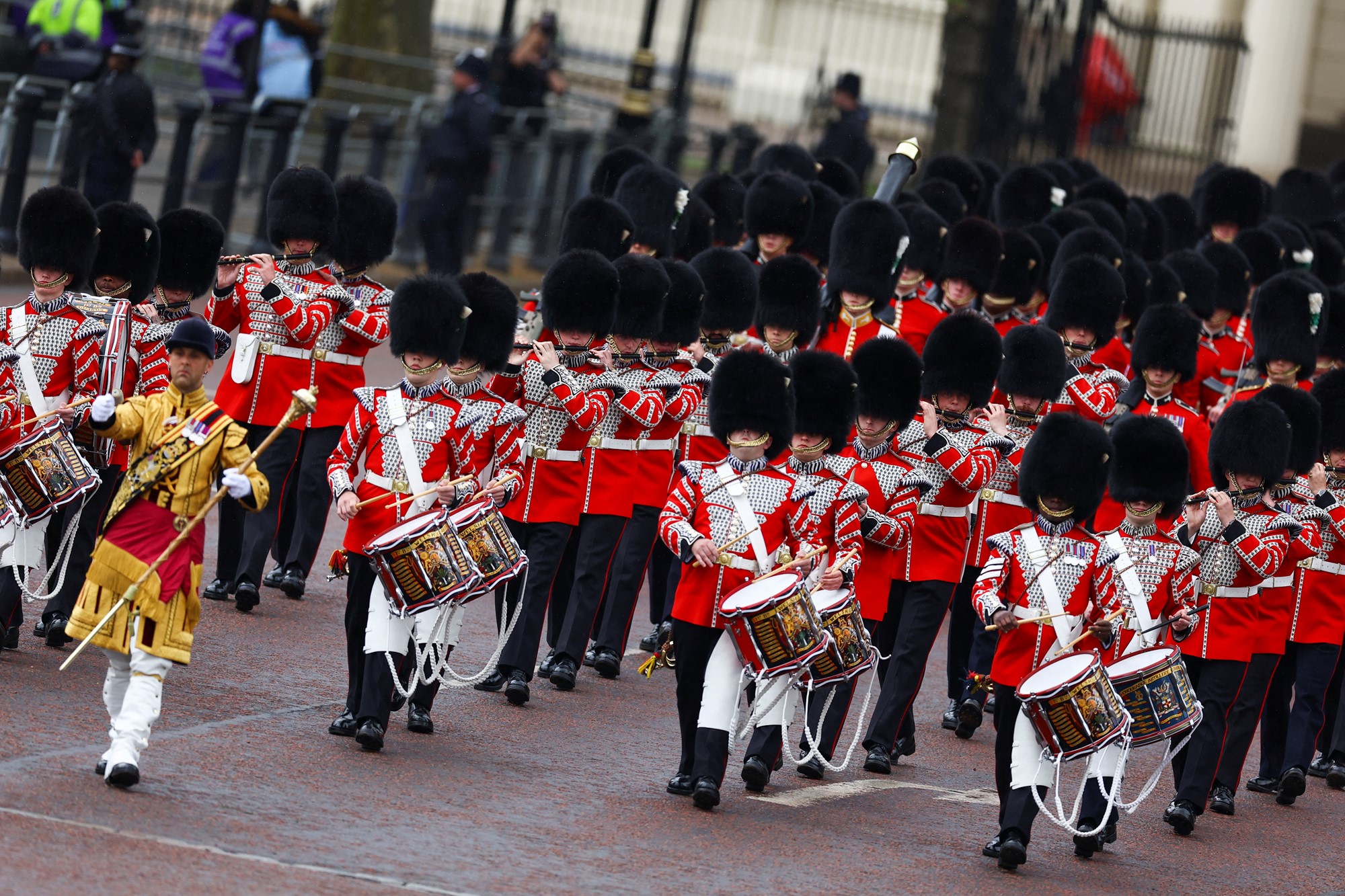 宫殿卫兵在游行中游行