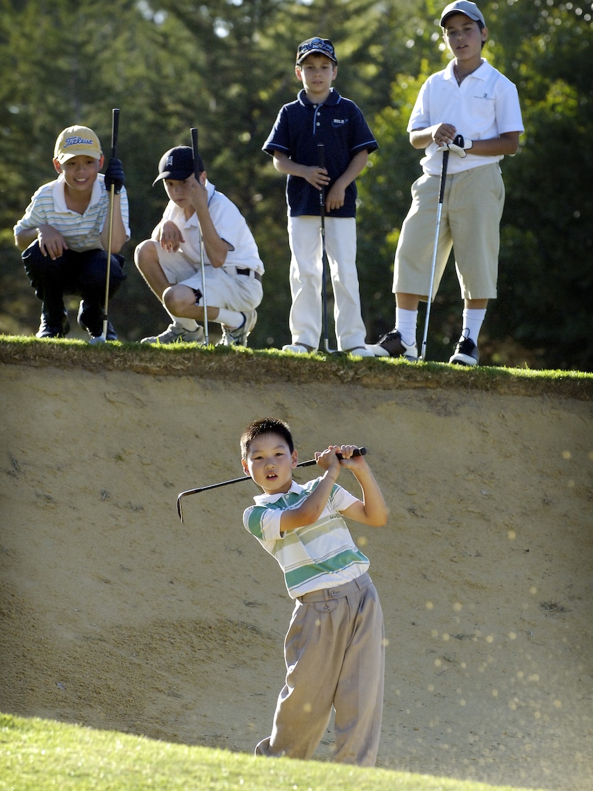 李旻宇八岁开始打高尔夫。