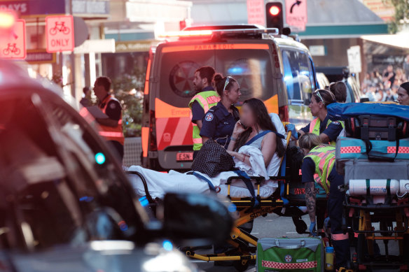 新南威尔士州和联邦自由党领导人对急救人员表示感谢。