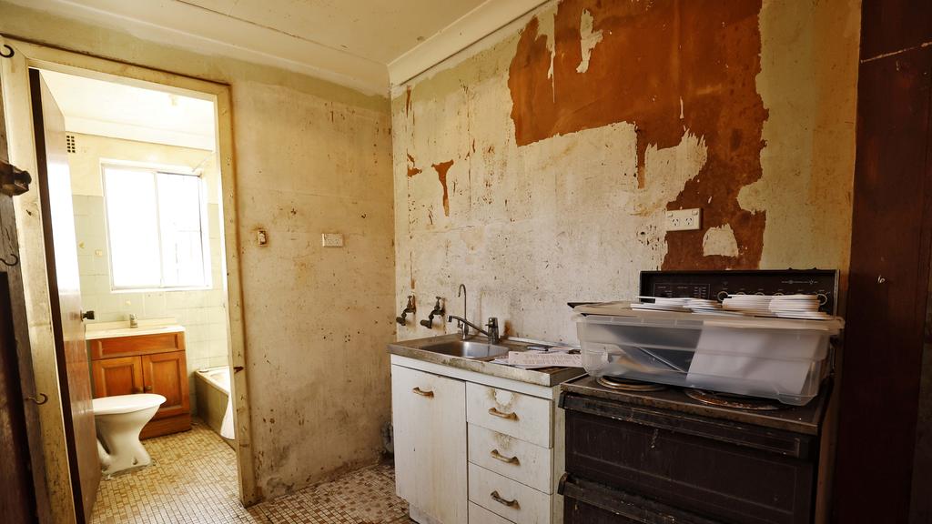 Derelict house auction Enmore