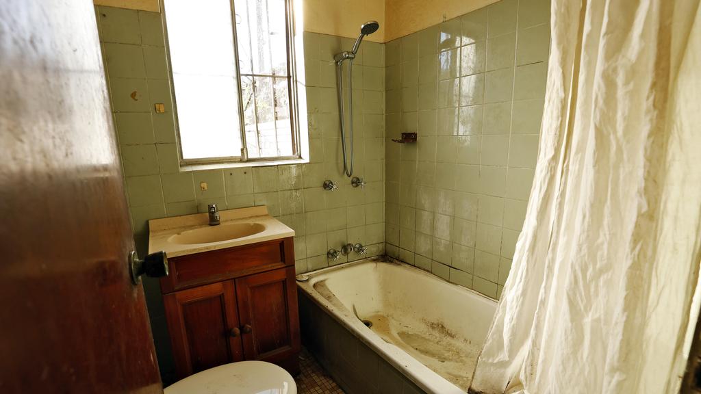 Derelict house auction Enmore