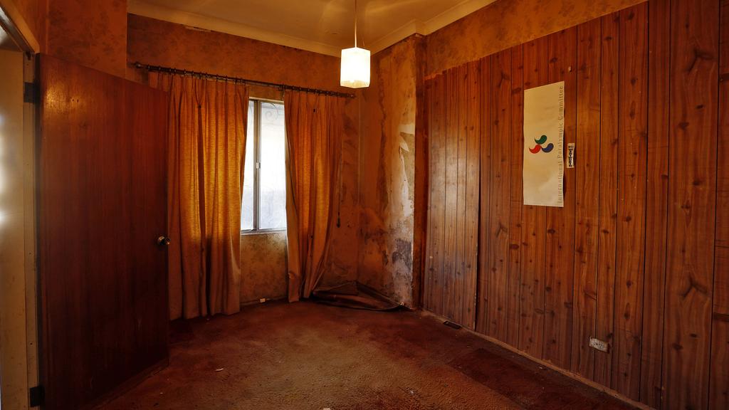 Derelict house auction Enmore