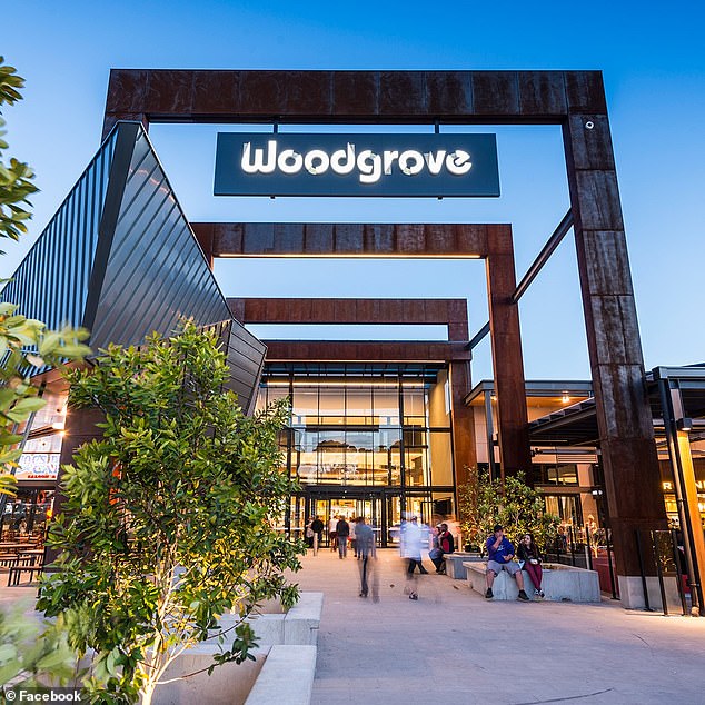 图为：梅尔顿西区的 Woodgrove 购物中心