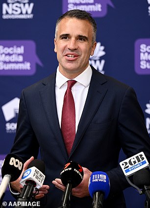 南澳大利亚州州长 Peter Malinauskas 也参加了地区内阁会议