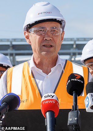 西澳大利亚州州长罗杰·库克只说他有“其他承诺”。