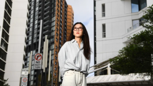 名校学历没用了？澳中国留学生求职受挫，“回国找工作比在澳洲还难”