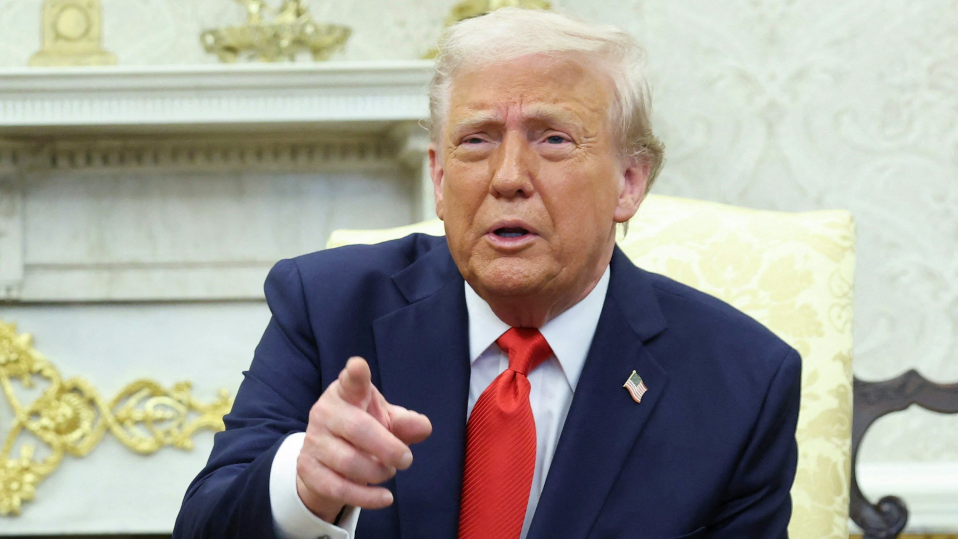 圖為2025年4月14日，美國總統特朗普（Donald Trump）在白宮與薩爾瓦多總統Nayib Bukele會面。（Reuters）