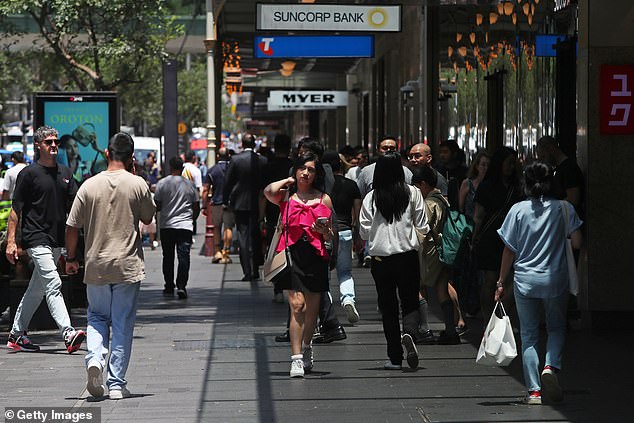 Australia's biggest home lender has cut its variable mortgage rates in a sign the Big Four banks will compete harder for new customers