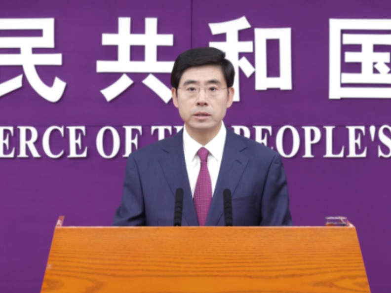 中国商务部新闻发言人何亚东