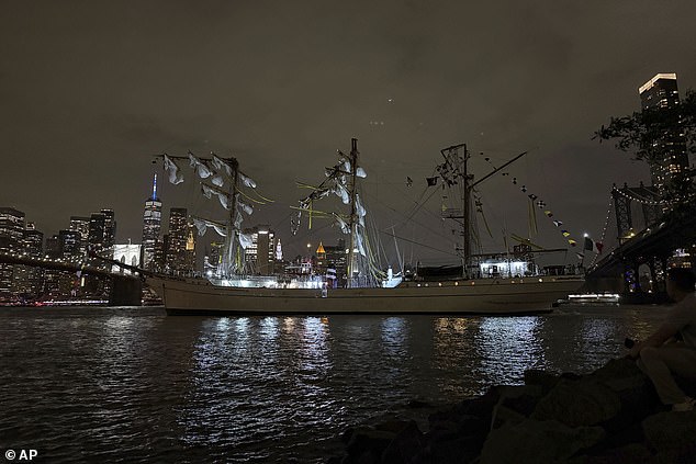 The boat sustained damage to its masts but continued to pass under the bridge connecting Manhattan to Brooklyn