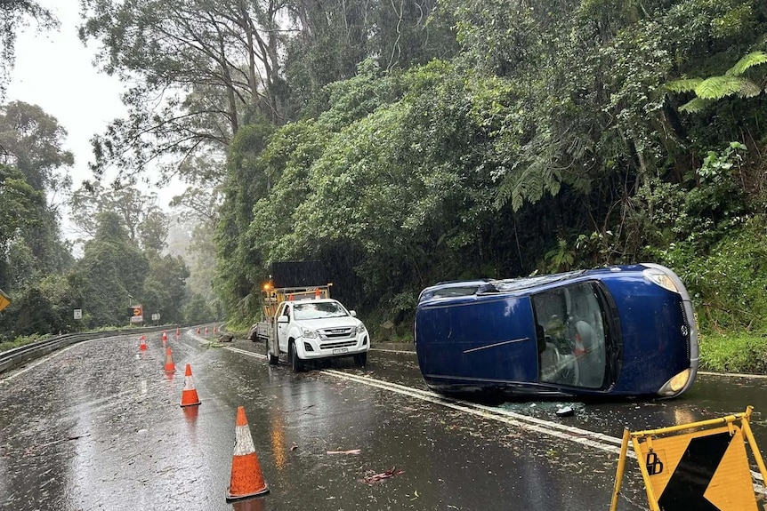 道路翻车