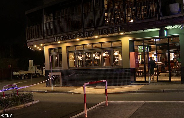 周日晚上6点30分左右，39岁的吉尔伯特·希诺在森林旅馆的哈罗德酒店外遭枪击。他的朋友、31岁的马拉多纳·雅尔达在枪击中幸存下来。