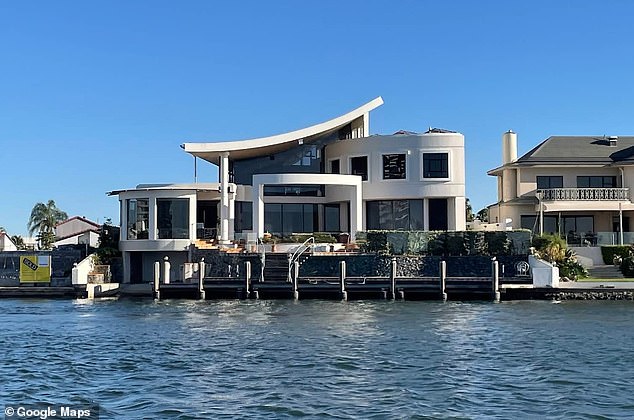 The distinct and magnificent Surfers Paradise property located at 87 Commodore Drive has long been rumoured to be owned by Hollywood movie star Jackie Chan