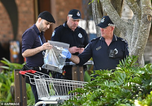 这名巴西女子被多次刺伤，可能再也无法行走。图为警方在犯罪现场。