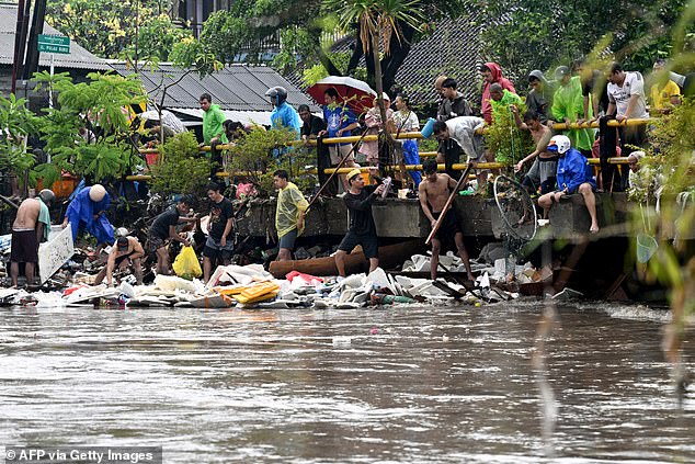 9 月初,巴厘岛发生灾难性洪水,造成至少 18 人死亡,河水上涨,淹没了至少 112 个街区,并引发多起山体滑坡