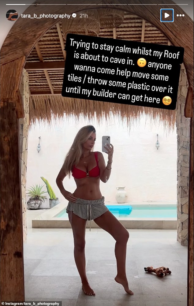 (如图所示,一位澳大利亚网红表示,她担心随着雨水的涌入,自家的屋顶会塌陷)