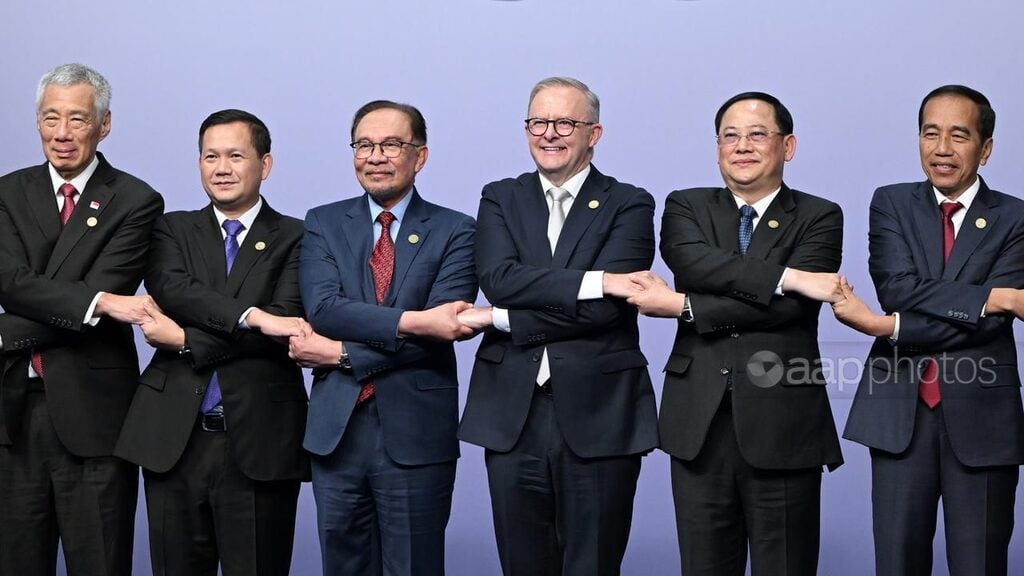 04ddea03-5b85-48e2-a_15888