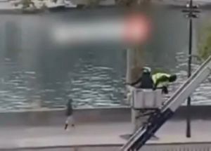 卢浮宫窃贼仍在逃,逃跑画面曝光:2人乘升降梯坐接应摩托车逃离,破窗处成打卡点;馆长辞职被拒