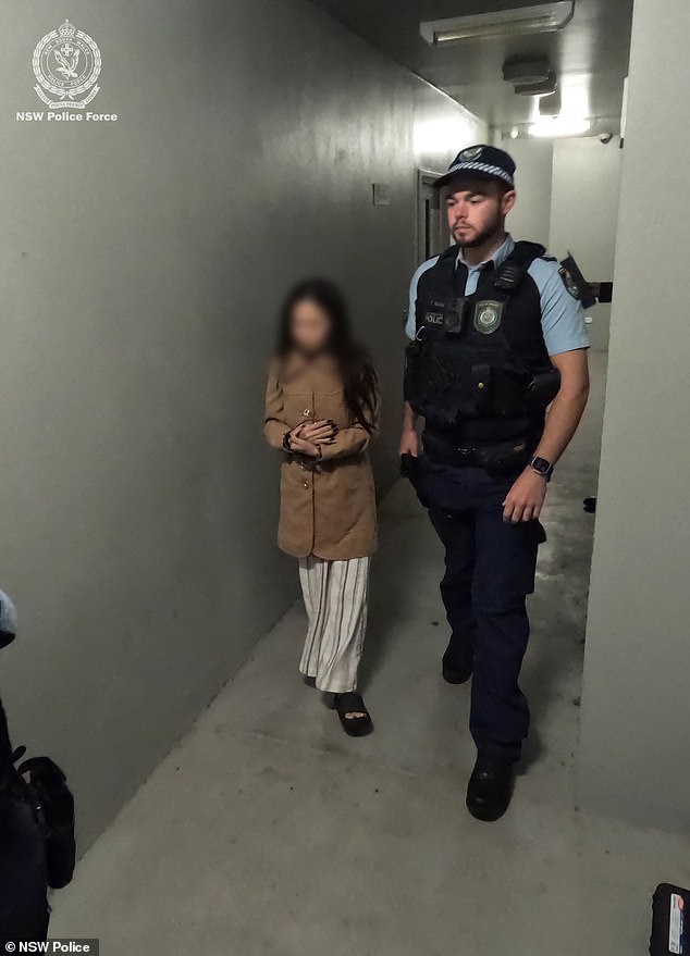 这两名女子均因涉嫌参与一起金额约7000万美元的诈骗案而被起诉。