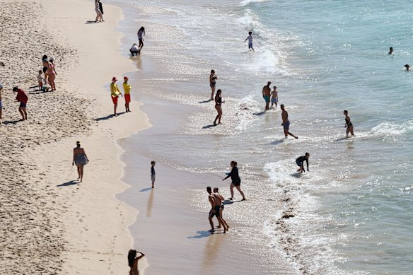 在邦迪购买一套普通公寓的成本下降了 8%,至 138 万美元。