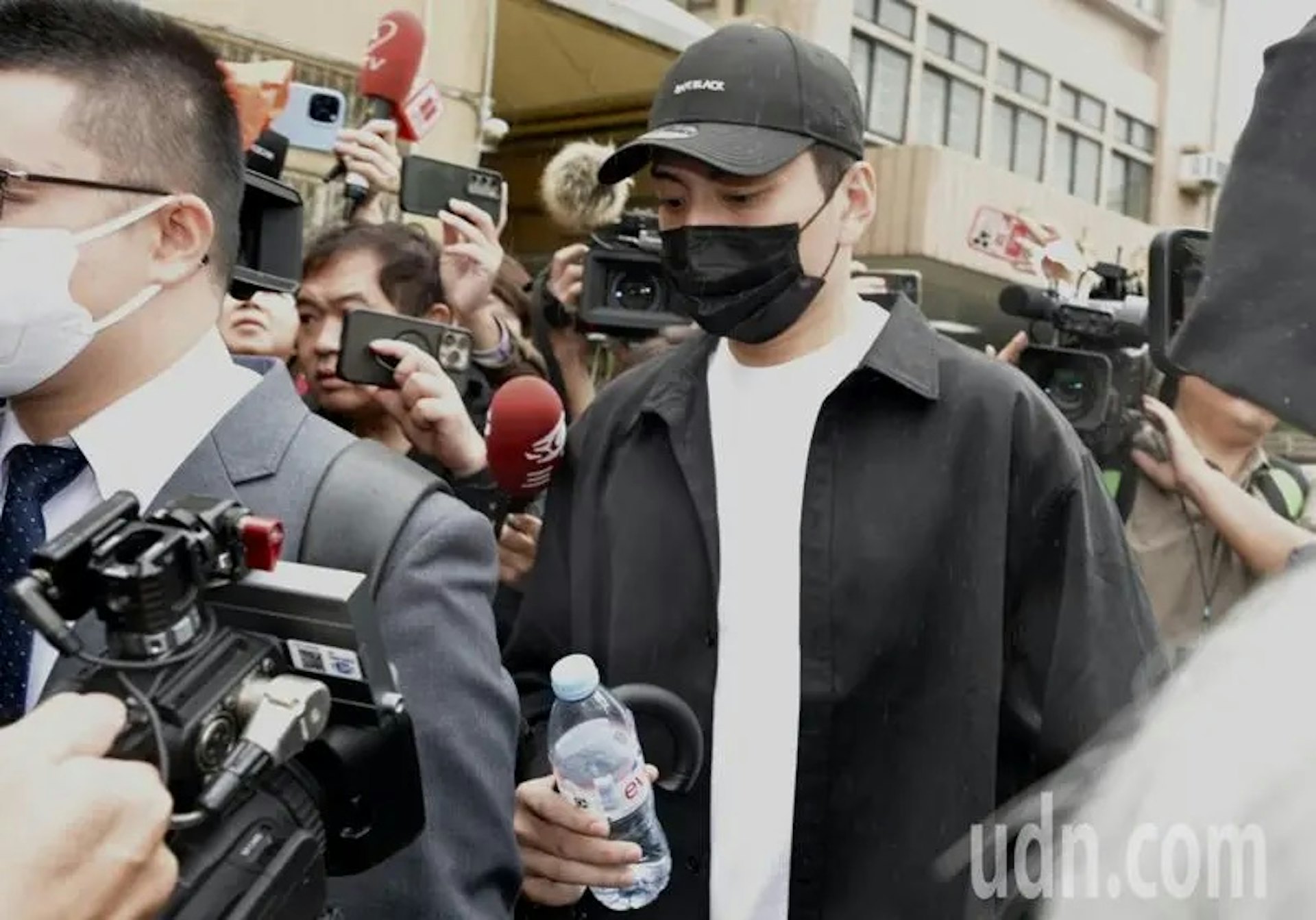 闪兵案庭讯结束后，王大陆未有回应记者提问。（联合报）