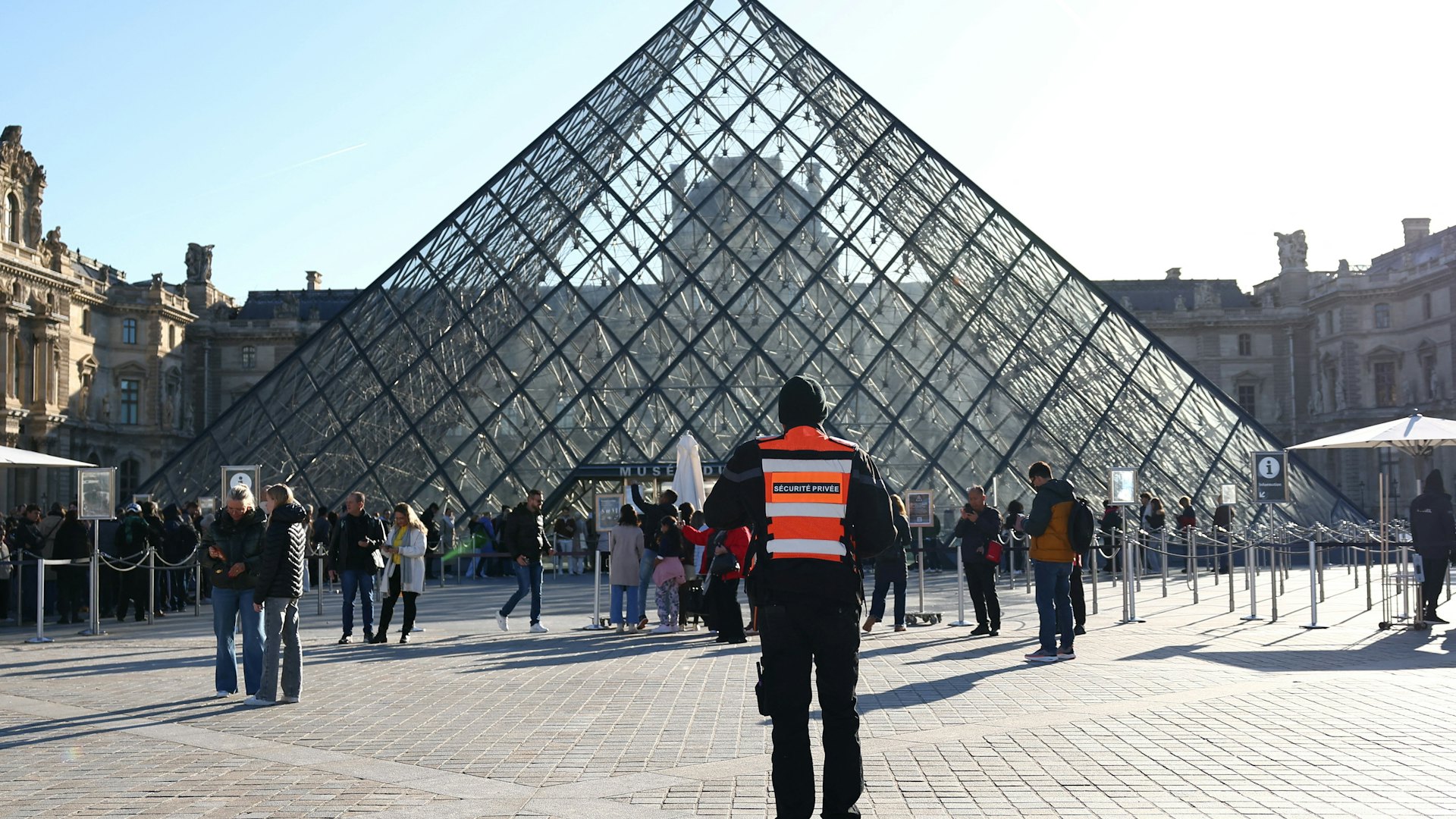 罗浮宫劫案｜法国警方再拘4人当日犯案歹徒全部落网