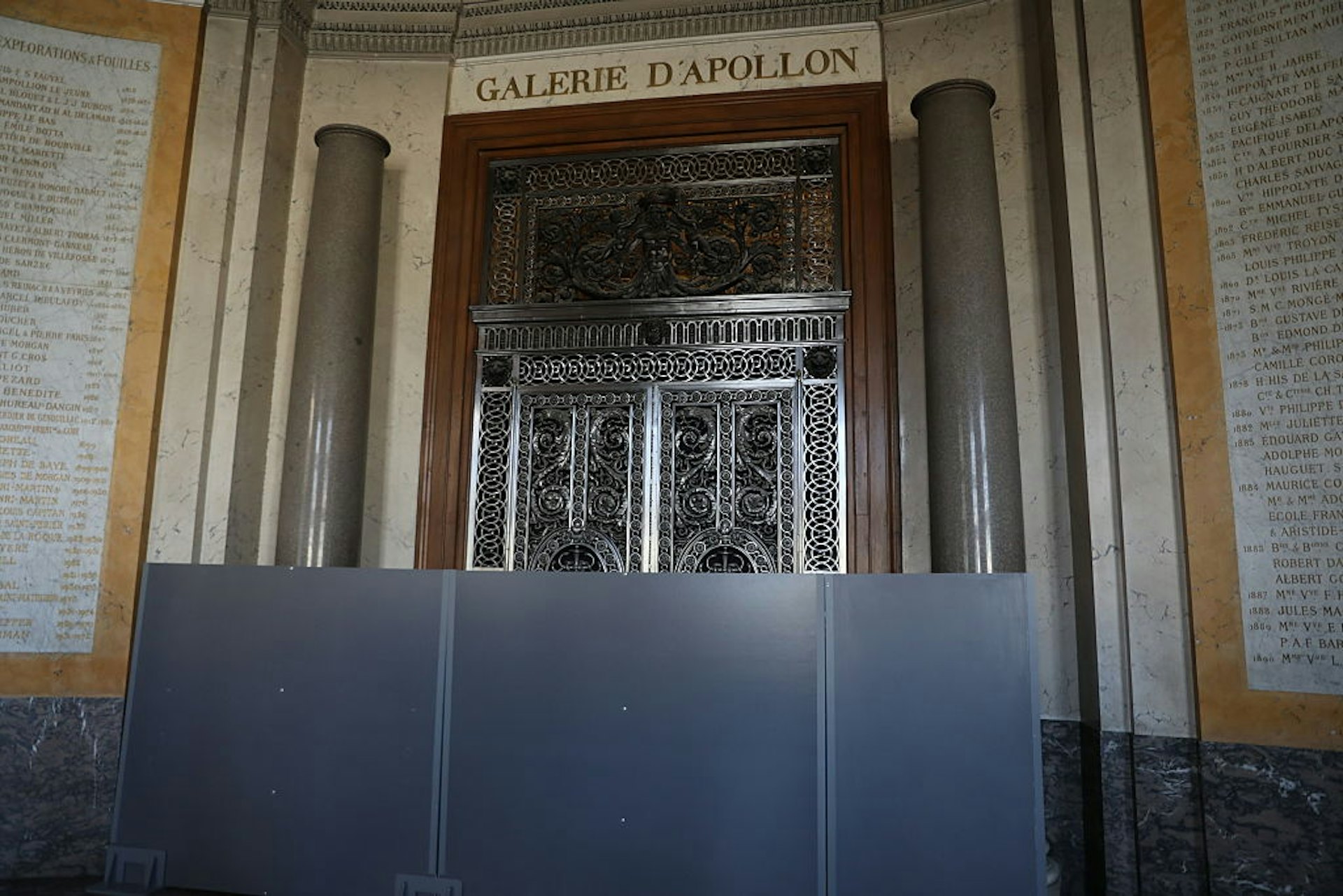 罗浮宫世纪窃案发生后，阿波罗画廊保持关闭。 （Getty Images）