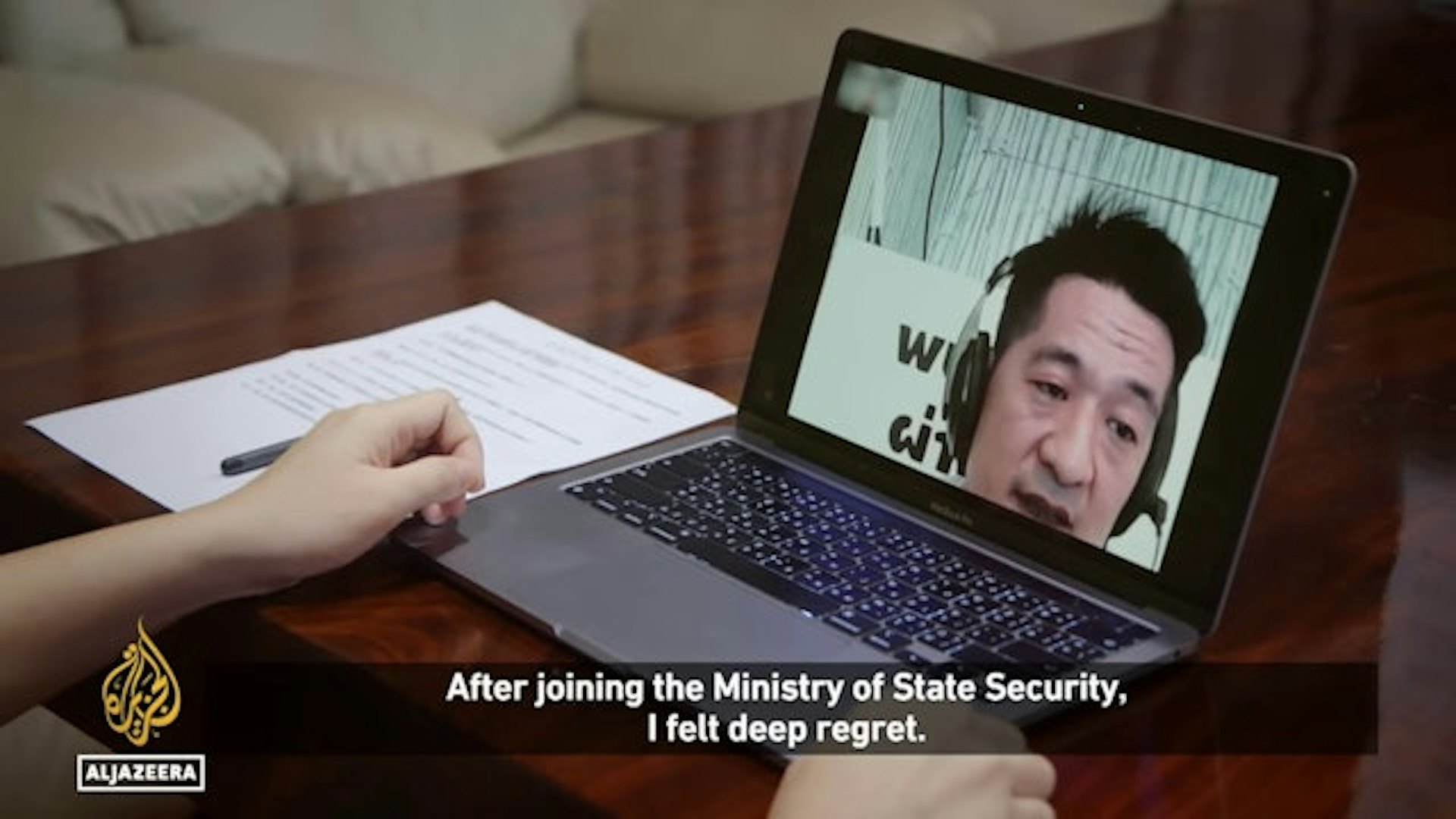 佘智江在泰国落网后，2024年9月狱中接受半岛电视台访问。（影片截图）