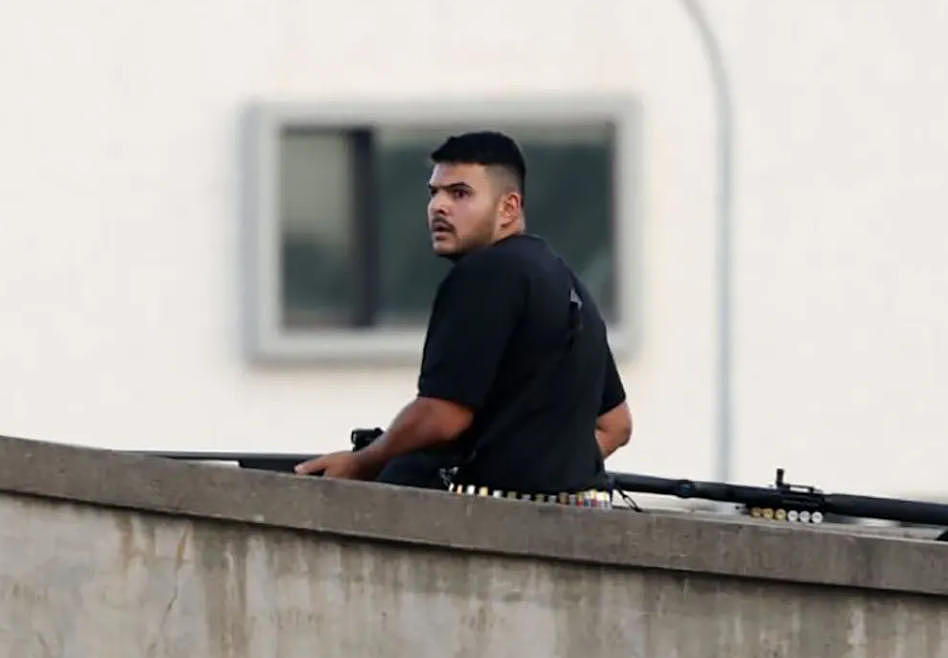 至少10死11伤,枪手照片曝光!Bondi海滩枪击疑针对犹太人,以色列官方谴责“恐袭”(视频/组图) - 1