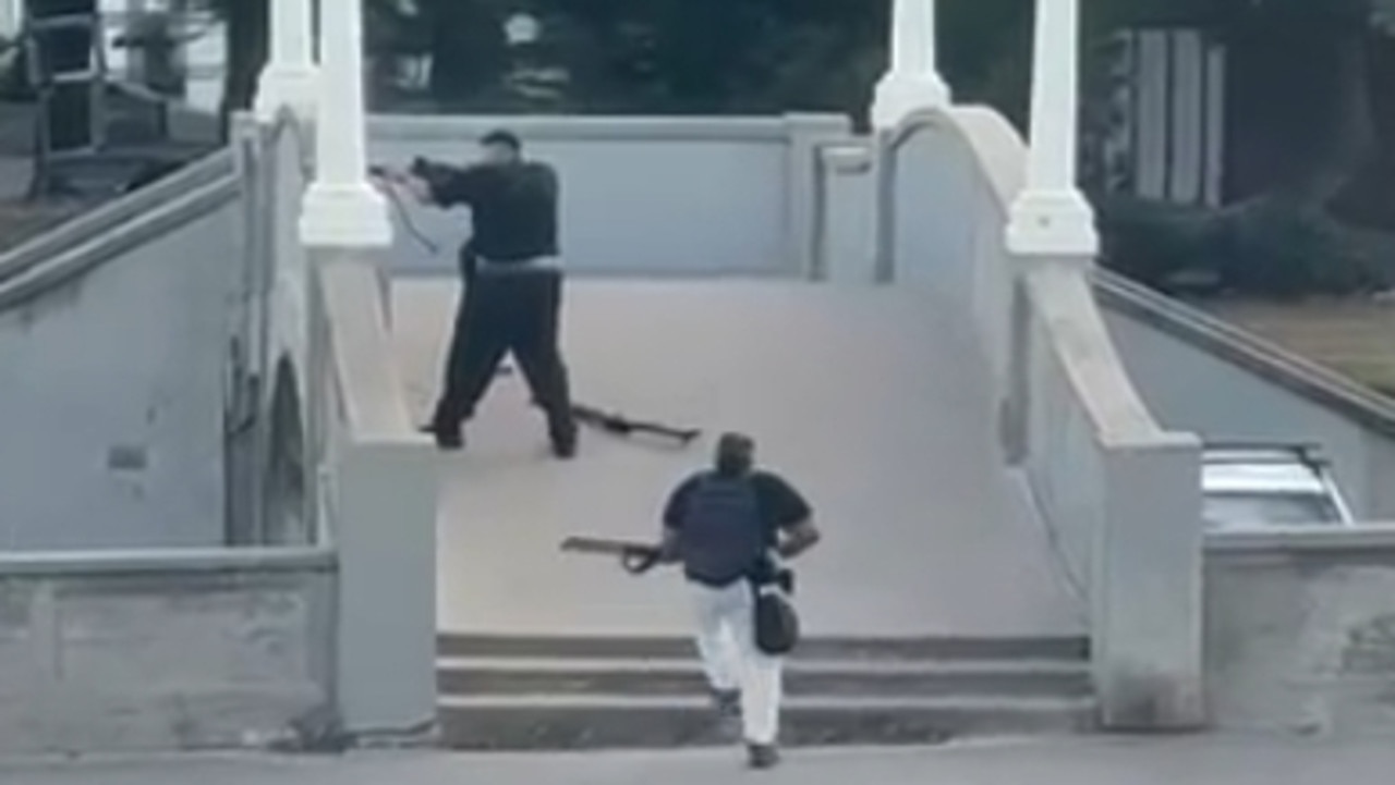 邦迪海滩枪击案已确认10人死亡。