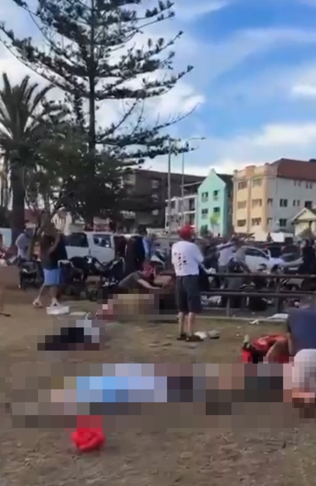 至少10人死亡。图片:X