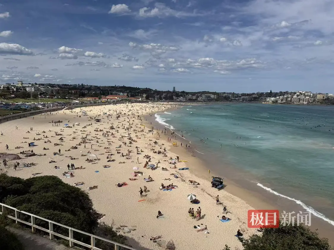 事发前的海滩(受访者供图)