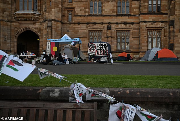 据了解，与伊斯兰解放党有关联的活动人士参与了该营地活动。