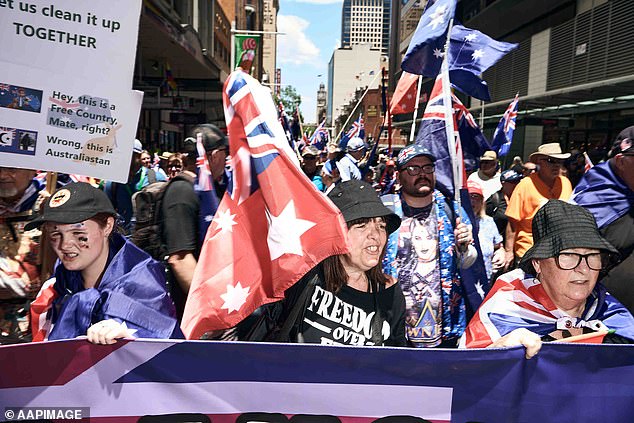 预计数千名抗议者将涌上街头，抗议上周末发生在邦迪海滩的致命恐怖袭击。