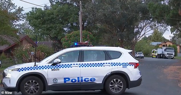 一名女子被发现死于家中，一名男子正在医院接受生命垂危的抢救。