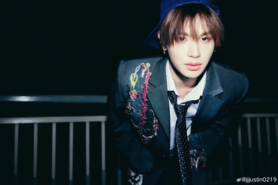 黄明昊也在这波爆料名单内。取自微博