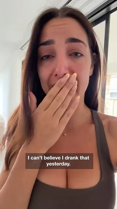 避雷!澳女在Aldi杏仁奶中喝出巨大黑色异物,网友直呼像死蝙蝠(组图) - 1