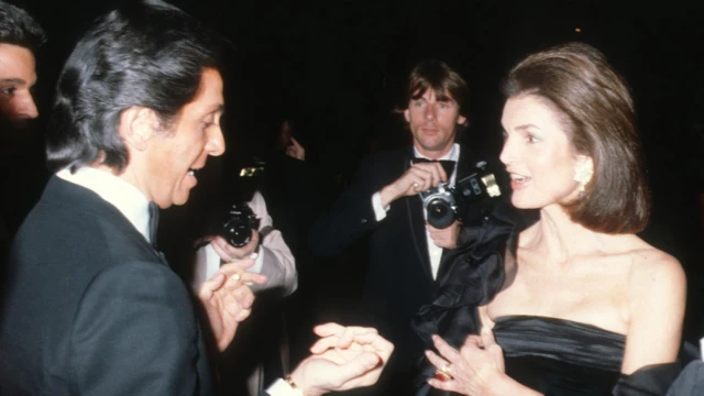 华伦天奴与为贾桂琳·甘迺迪·奥纳西斯 