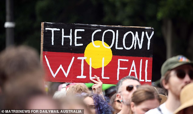 2026年1月26日 悉尼 NSWWWW.MATRIXNEWS.COM.AUCRED：MATRIXNEWS 为《每日邮报》澳大利亚版报道：海德公园入侵日抗议活动 今天，澳大利亚原住民及其支持者在海德公园举行抗议活动。