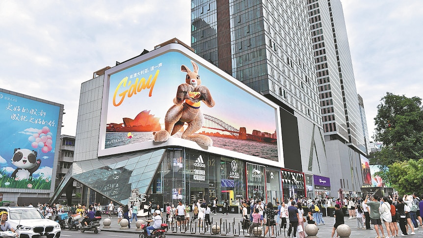 去年，澳大利亚旅游局的新吉祥物Ruby在中国成都市中心的一块3D屏幕上挥手致意，这标志着澳大利亚旅游局新宣传活动的正式启动。