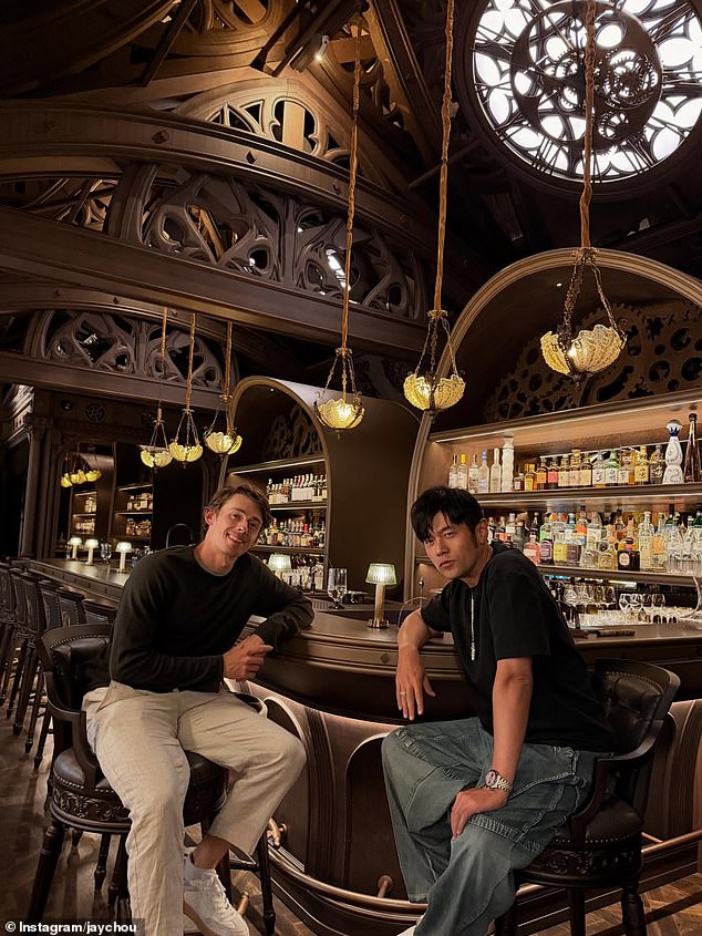 澳大利亚网球明星和台湾流行偶像周杰伦在墨尔本一起喝酒