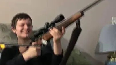 加拿大校园枪击案　纽时曝光凶手更多照片　14岁生日时曾持枪拍照