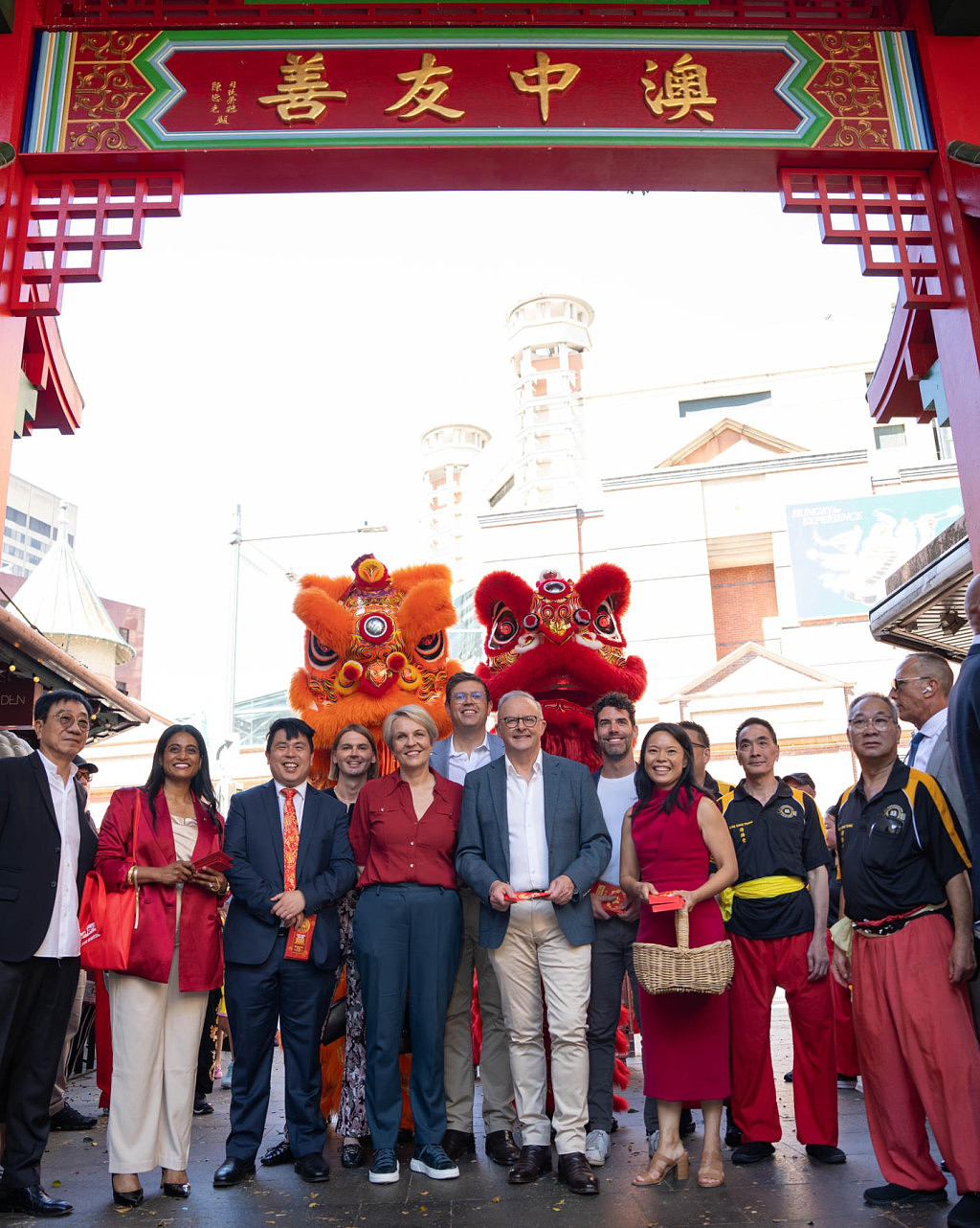 艾博年现身悉尼唐人街，派利是向民众拜年！出席澳洲华人博物馆开馆仪式（组图） - 1