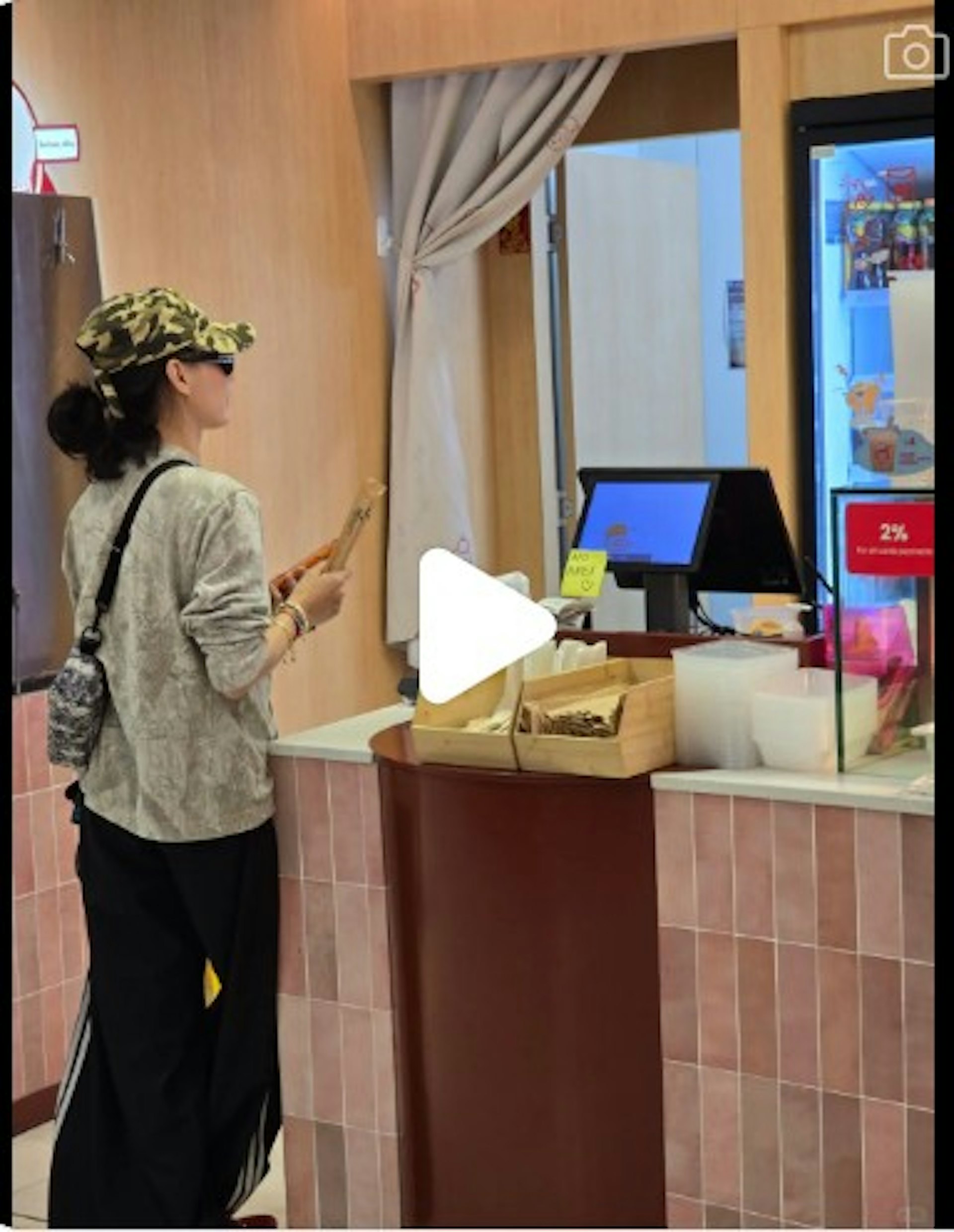 网民于悉尼偶遇张柏芝。(王先森在澳大利亚@小红书)