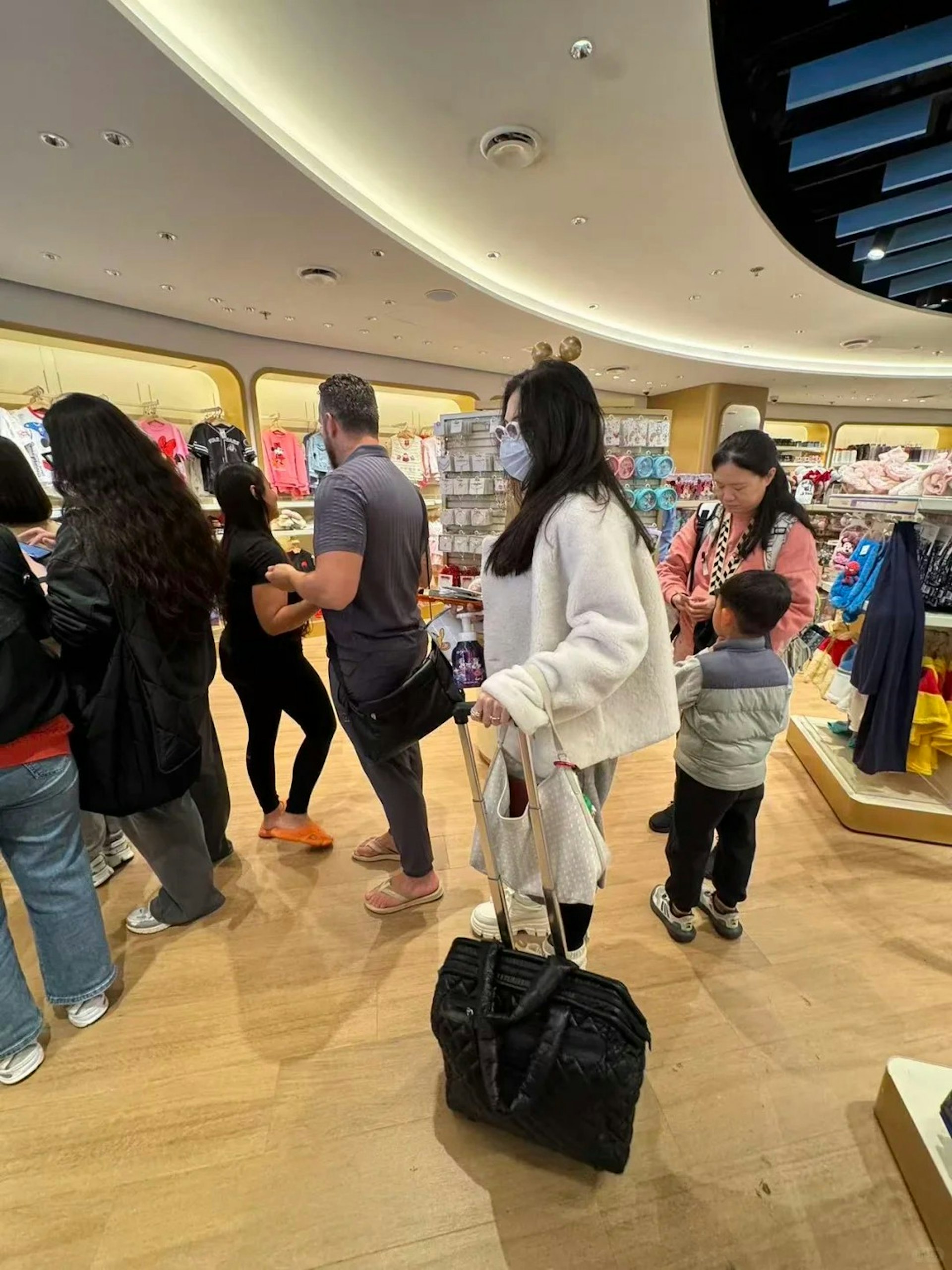 张栢芝路人视觉。(小红书)