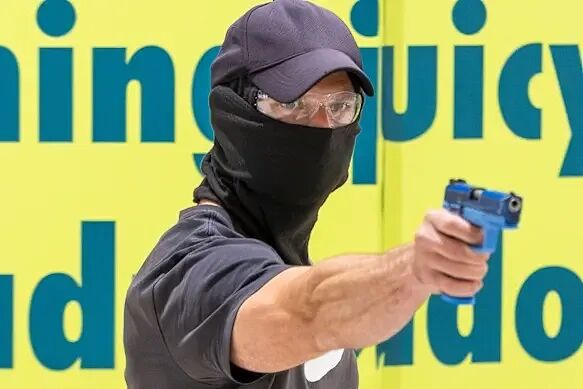 100多名警员深夜集结澳洲商场！警方模拟枪击与砍人，应对“可能”级别的恐袭威胁（组图） - 2