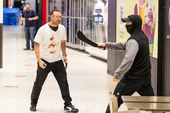 100多名警员深夜集结澳洲商场！警方模拟枪击与砍人，应对“可能”级别的恐袭威胁（组图） - 3